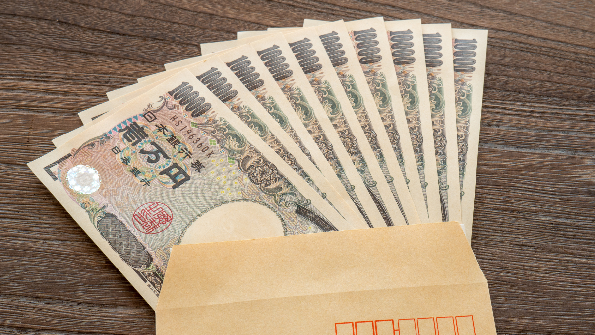 月10万円以上稼げる人気の副業とは