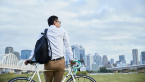 機能性で選ぶ：防水・収納力・PCスペースの重要性